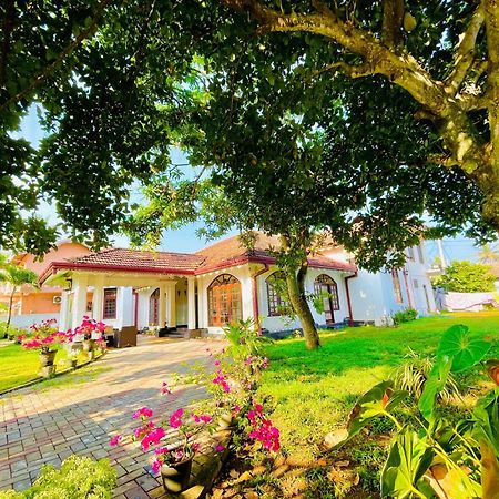 Grand Villa Негомбо Екстериор снимка