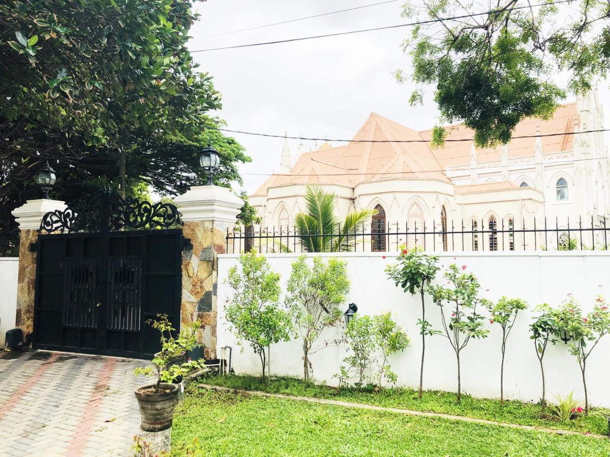Grand Villa Негомбо Екстериор снимка
